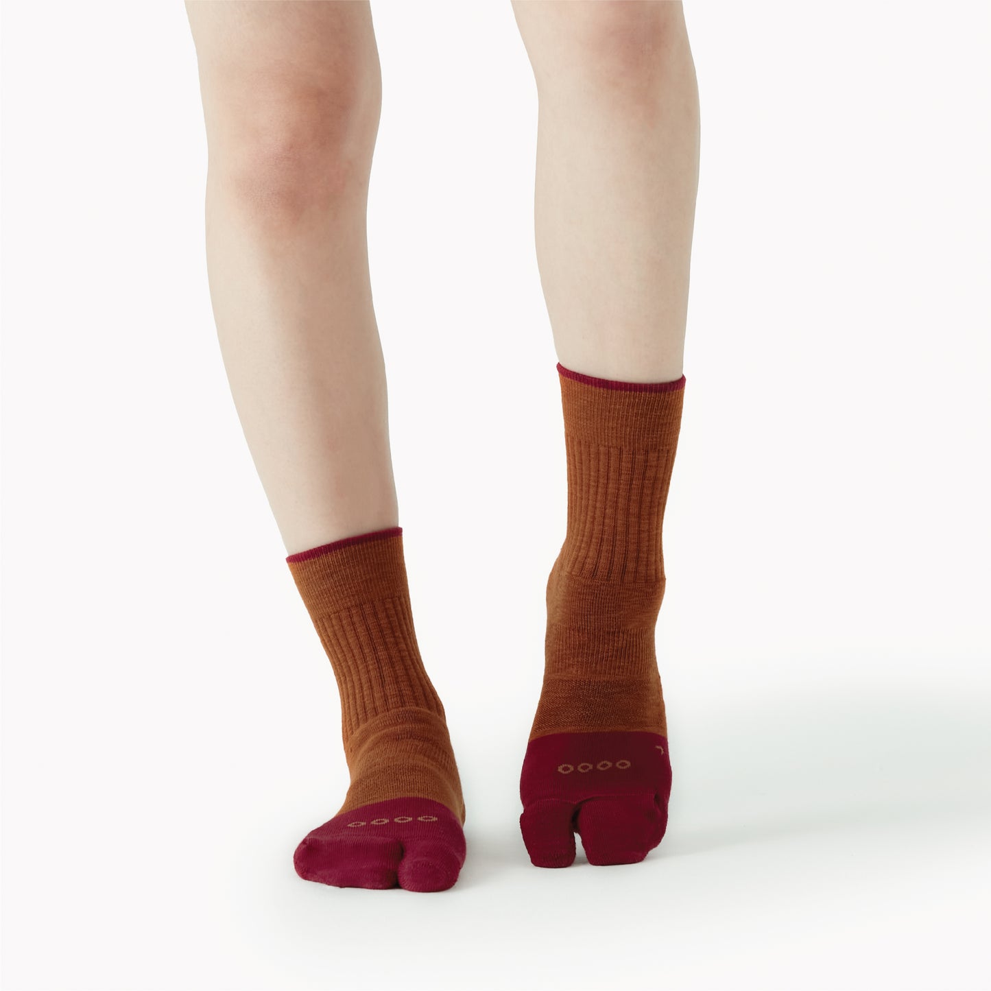 GOODDAY ESSENTIAL Mid Tabi Socks