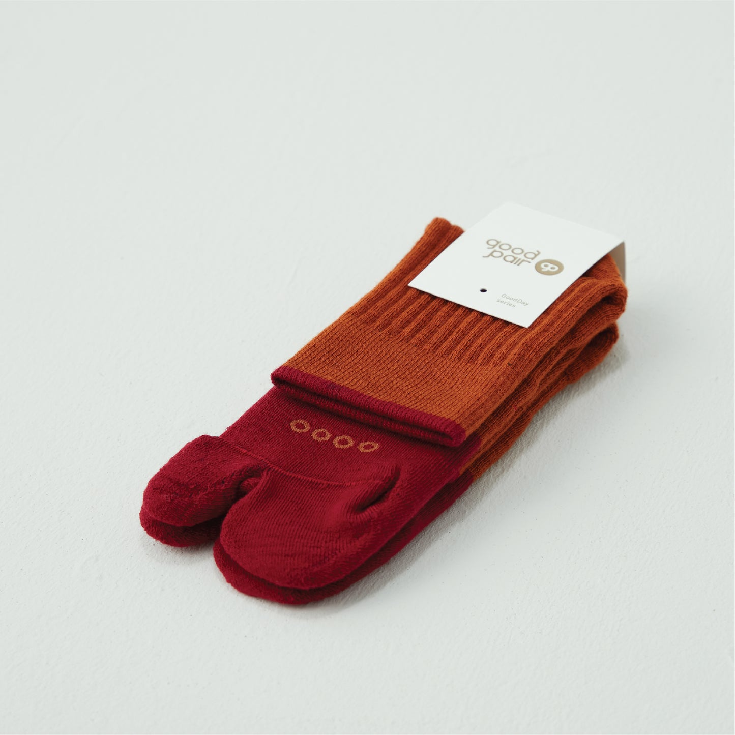 GOODDAY ESSENTIAL Mid Tabi Socks