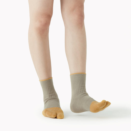 GOODDAY ESSENTIAL Mid Tabi Socks